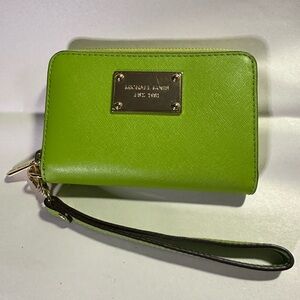 NWOT Michael Kors Small Green Saffiano Leather Phone Wristlet